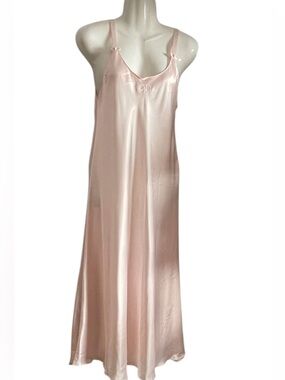 Christian dior pink silk night gown
Vintage